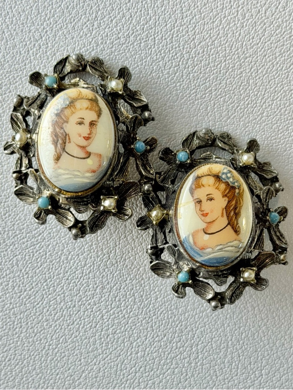 VINTAGE MCM cameo clip earring set estate jewelry painted porcelain‎ Vargas 50s - Picture 4 of 16
